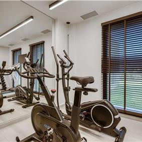 5 bedroom luxury seaside villa with indoor & outdoor pool, near Acharavi, sleeps 10